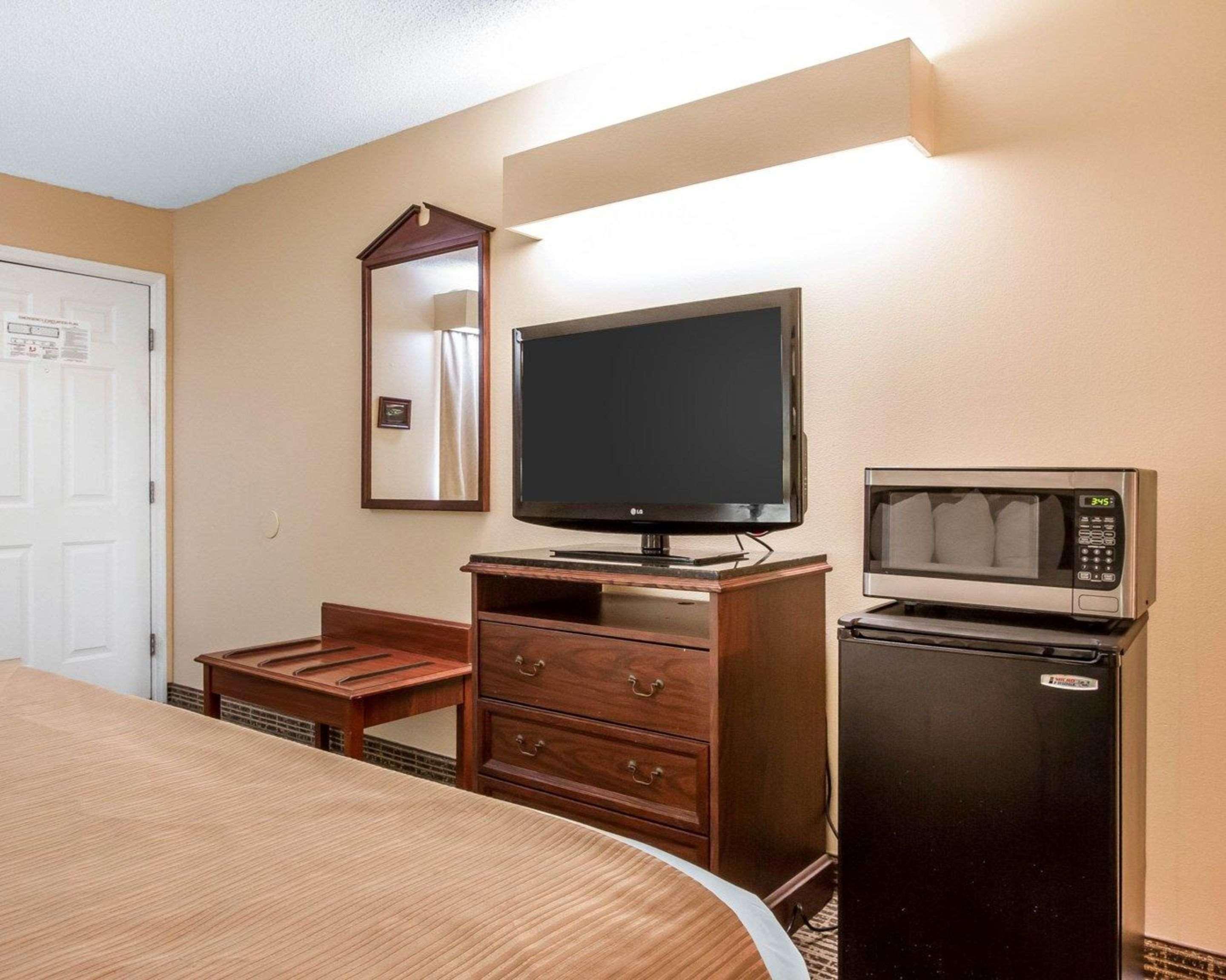 Hotel Baymont By Wyndham Selma Extérieur photo