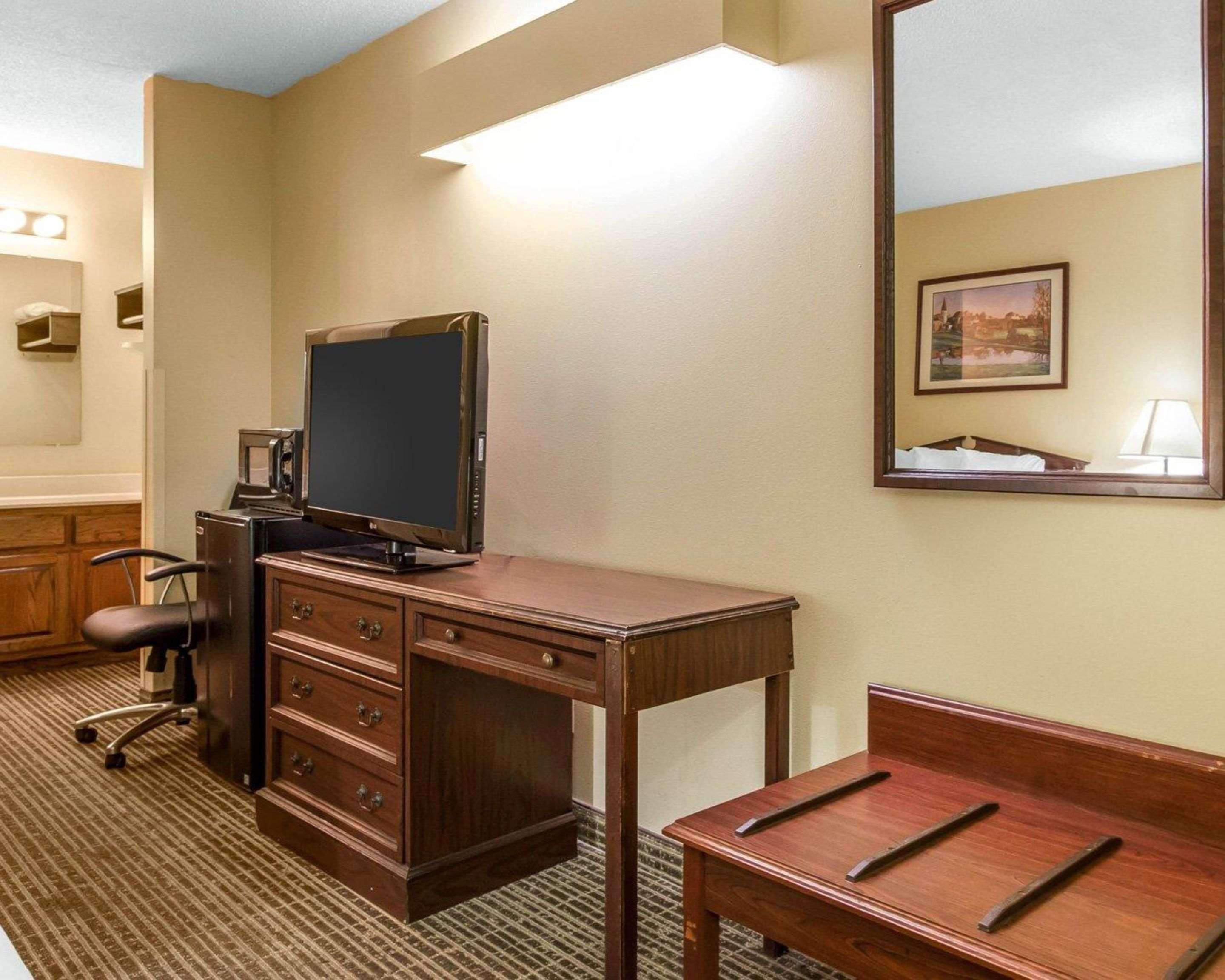 Hotel Baymont By Wyndham Selma Extérieur photo