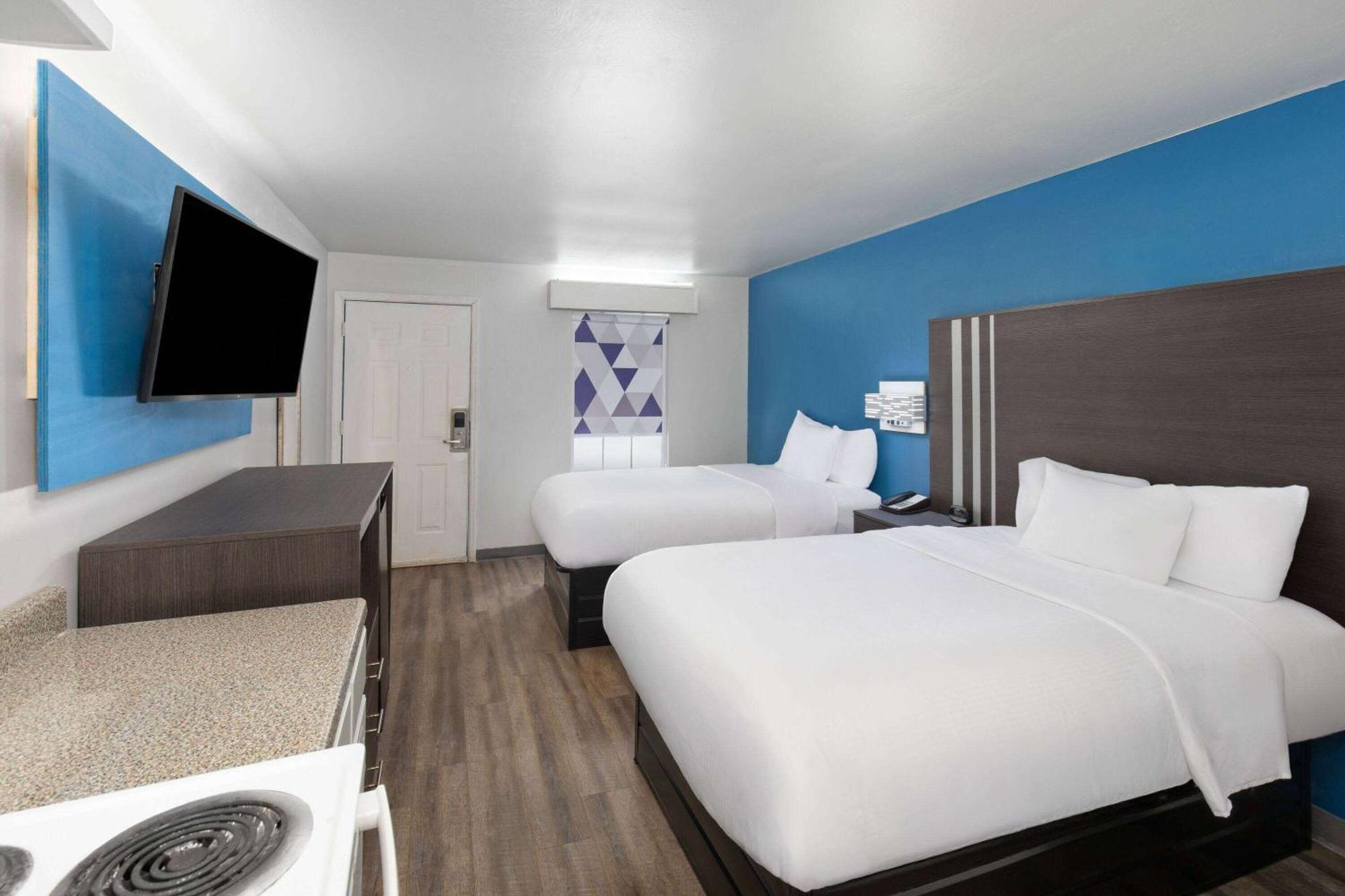 Hotel Baymont By Wyndham Selma Extérieur photo