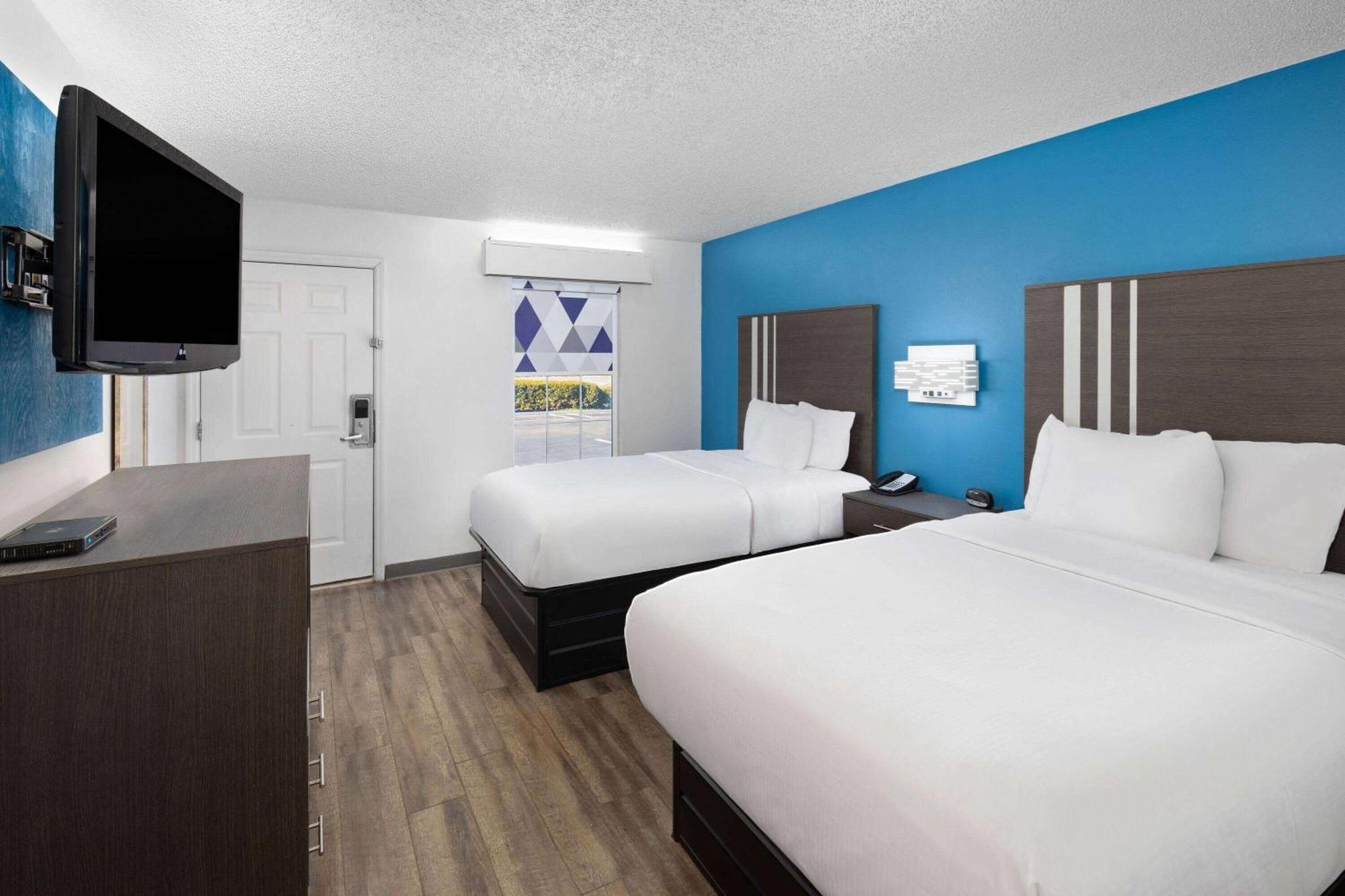 Hotel Baymont By Wyndham Selma Extérieur photo