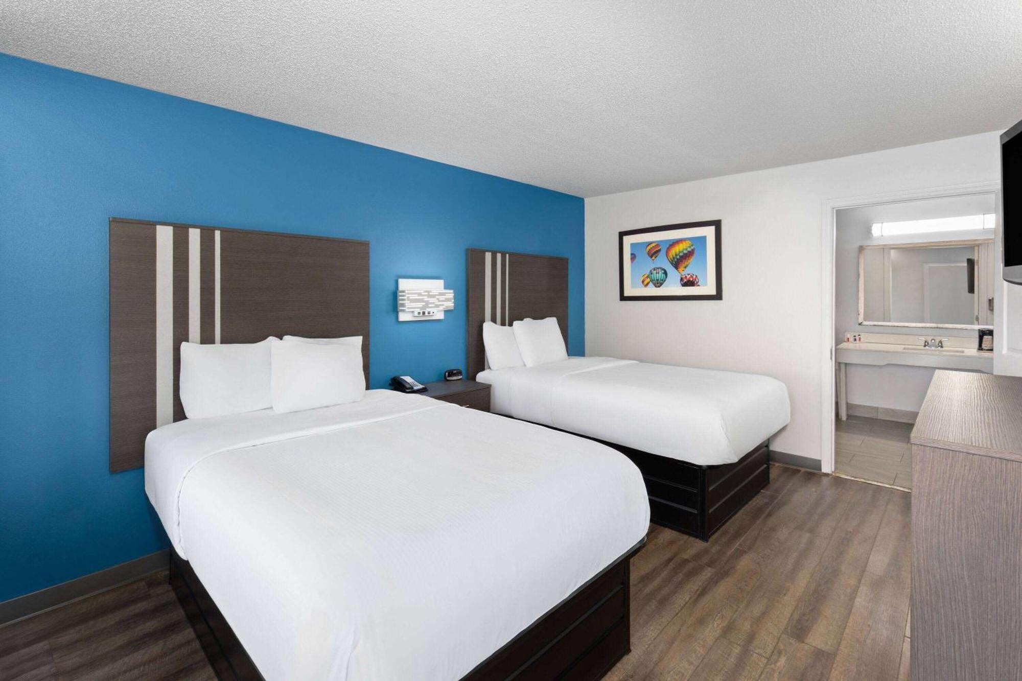 Hotel Baymont By Wyndham Selma Extérieur photo