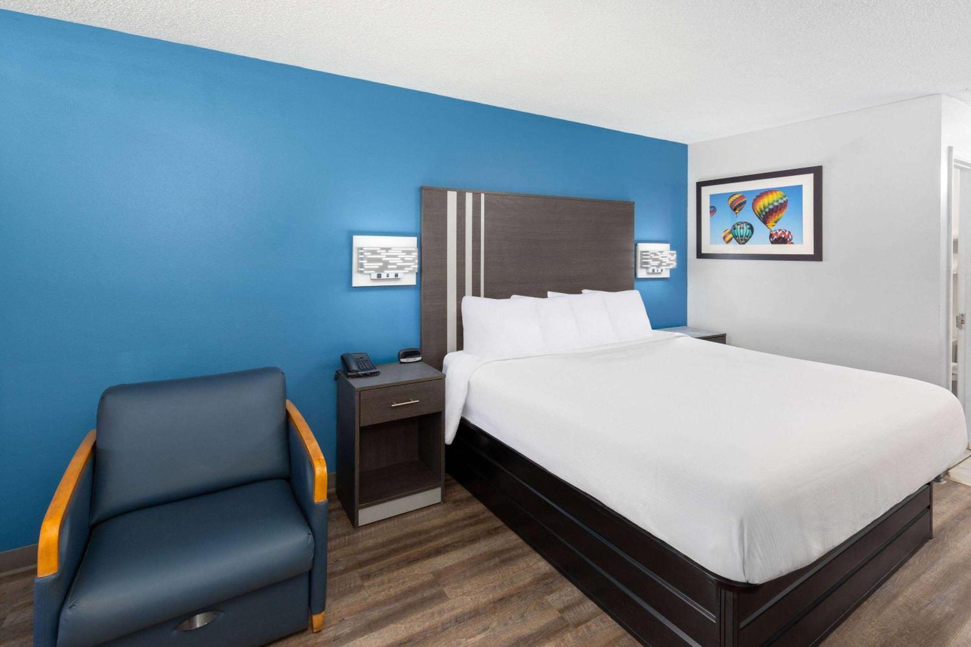 Hotel Baymont By Wyndham Selma Extérieur photo